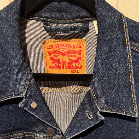 Levi's Men's Dark Blue Denim Jacket - Picture 2 of 6